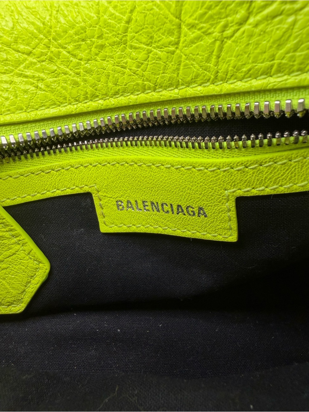 🎉 SOLD 🎉  BALENCIAGA Neo Cagole City XS – Fluo Neon Yellow Heart Rare - Picture 14 of 16